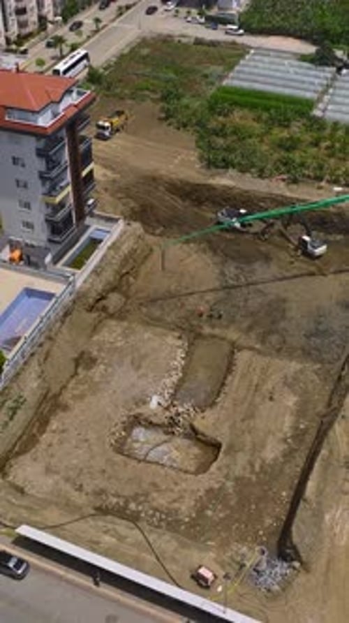 Los constructores de vídeo verticales y la maquinaria trabajan juntos para sentar las bases de un nuevo desarrollo