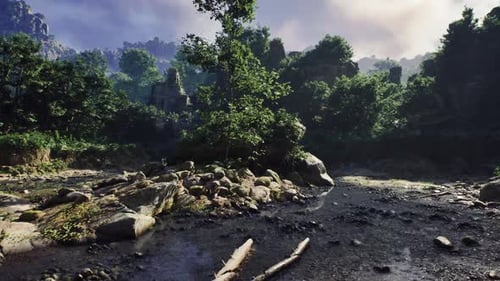Paysage fluvial serein au Laos avec une végétation luxuriante et des berges rocheuses
