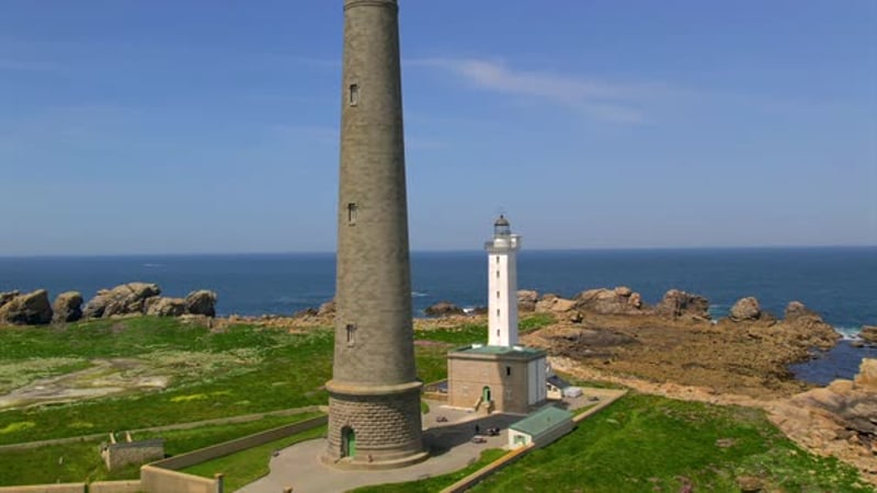 O Ic nico Farol Phare De L le Vierge Na Costa Rochosa Francesa o-ic-nico-farol-phare-de-l-le-vierge-na-costa-rochosa-francesa