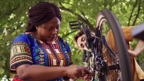 Vélo de réparation pour couples avec outil multifonction