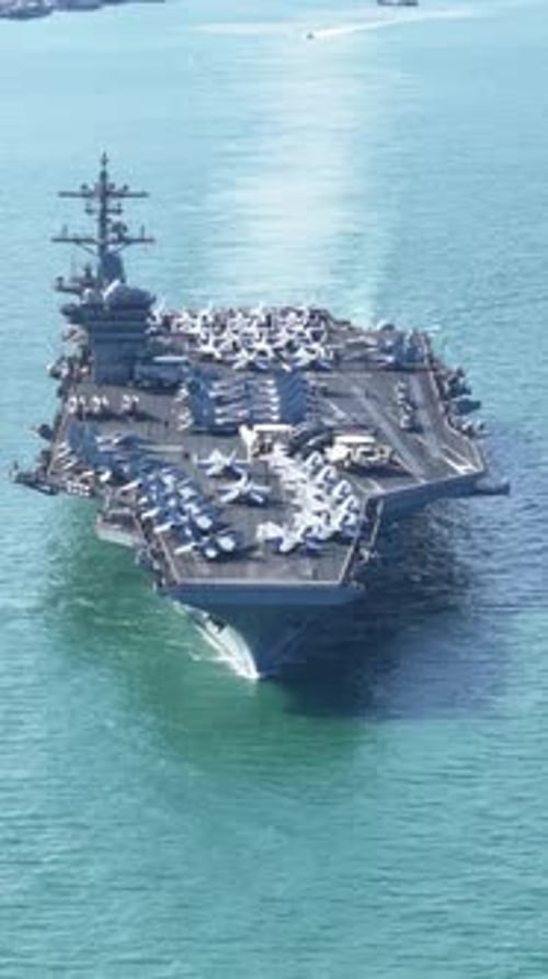 Schiff der Nuklearen Marine, Schiffsträger der Militärmarine, vollladendes Kampfflugzeug