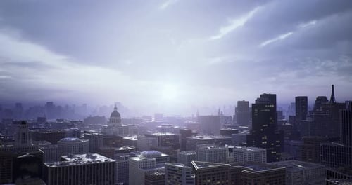 Los rayos del sol brillan a través de densas nubes sobre edificios altos y superficies reflectantes