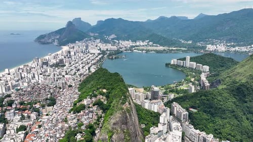 Lagoa Rodrigo de Freitas no centro da cidade do Rio de Janeiro, Brasil.