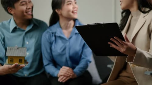 Business seller explain and calculate to wife and husband who buying real estate house properties.