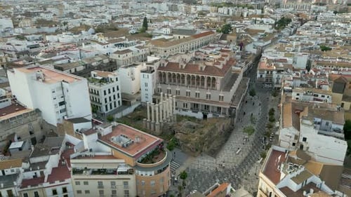 Vue par Drone du Templo Romano (temple romain) à Cordoue, en Andalousie, en Espagne