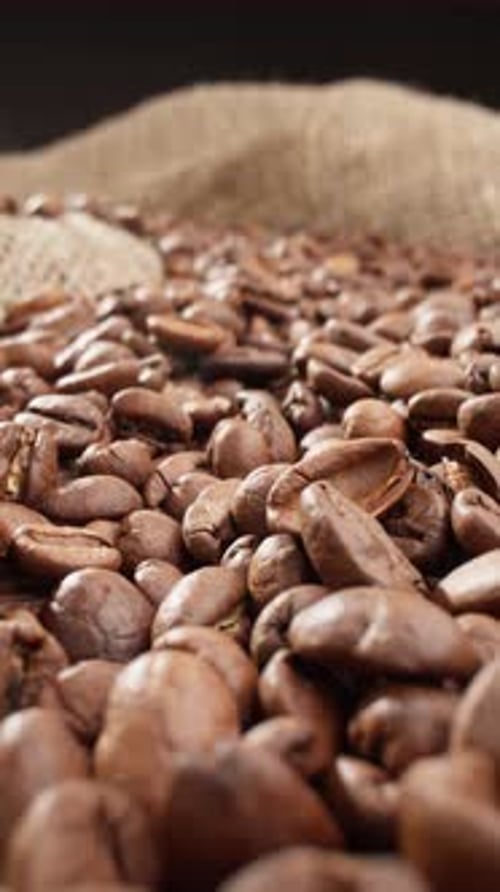 Braune geröstete Kaffeebohnen Haufen gerösteter brauner Kaffeebohnen Arabica-Kaffee