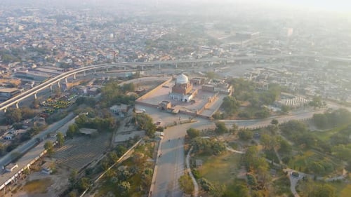 Vista aérea do Santuário de Bahauddin Zakariya, Paquistão.
