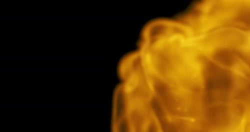 vue époustouflante d'une impressionnante boule de feu qui danse gracieusement à travers le cadre au ralenti
