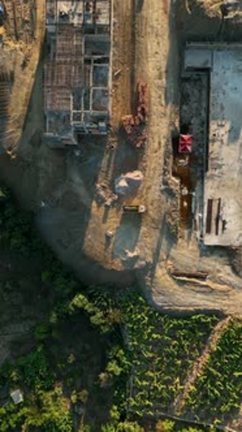 Vertical Video Machine Transports Soil to the Construction Site
