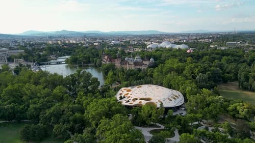 Vista aérea del castillo de Vajdahunyad, Budapest, Hungría.