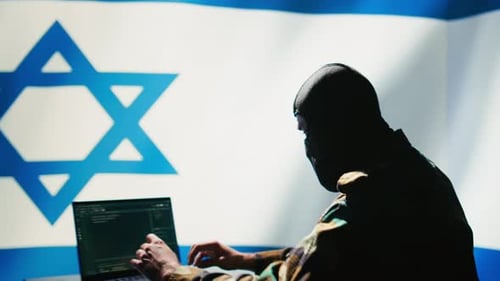 Un agent du Mossad israélien s'engage dans une guerre cognitive en utilisant des comptes de trolls