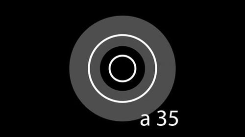 Nano Colleción: elemento animado de un icono de seguimiento circular gris y blanco sobre un fondo negro