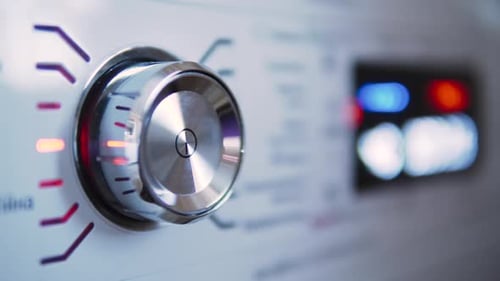 Setting washing program to the right option and pressing the button start