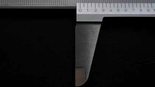Spread out for measurement and decrease. working vernier calipers.