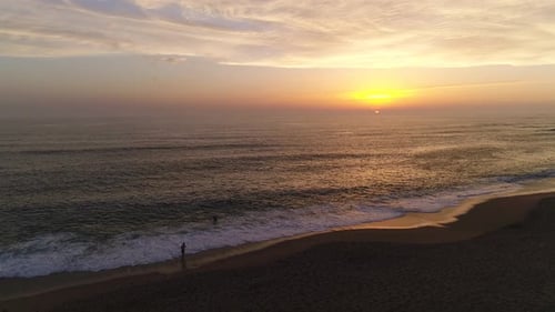 Fantastischer Sonnenuntergang über dem Meer