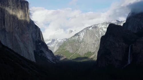 Timelapse of clouds passing by over Yosemite Valley in Yosemite National Park