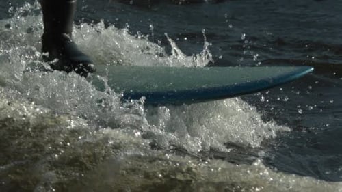 Tabla de surf de cerca deporte extremo lento motion.mov