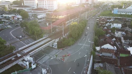 Trafic aérien avec un pont ferroviaire dans la ville de Yogyakarta.