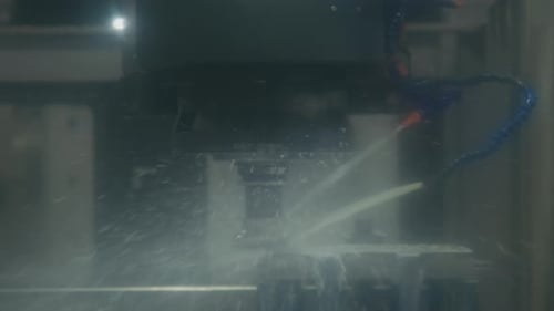 Industrial Milling Machine Cooling Metal Detail with Cutting Fluid