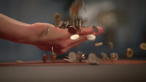 Die Kunst, Münzen von Hand zu werfen, eingefangen in einem wunderschönen, detaillierten Zeitlupenstil