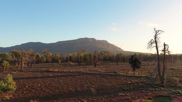 Low angle view of Rawnsley Bluff, Flinders Ranges, Holidays Stock ...