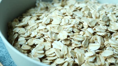 Close-up de flocos de aveia torrados