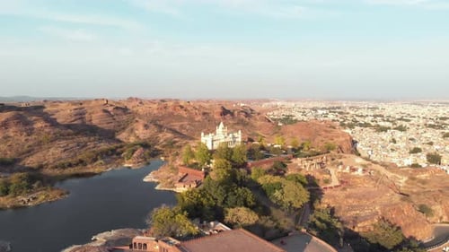 Le Jaswant Thada, cénotaphe du maharaja Jaswant Singh, à Jodhpur, au Rajasthan. Tir en orbite