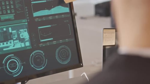 Ingénieurs logiciels travaillant au bureau