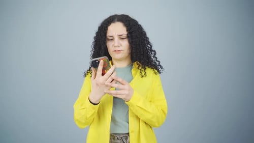The phone of the young woman talking on the phone runs out of charge.