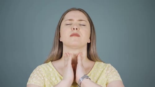 Young woman with sore throat.