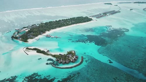Vista aérea da ilha tropical nas Maldivas