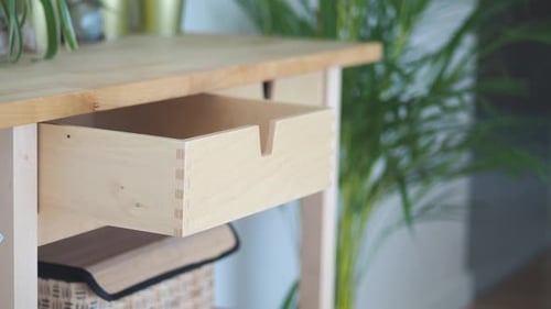 Simple Drawer Construction for a Wooden Table