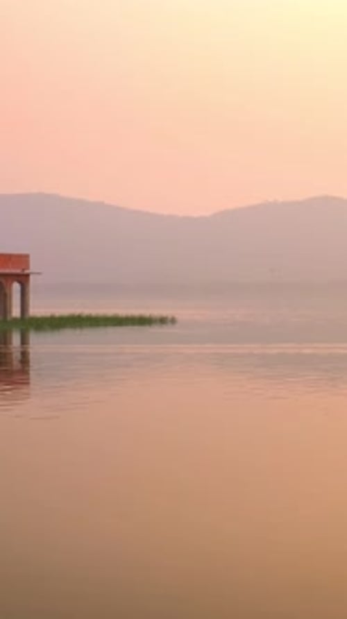 Matinée heureuse au romantique palais aquatique Jal Mahal à Jaipur, Rajasthan, Inde