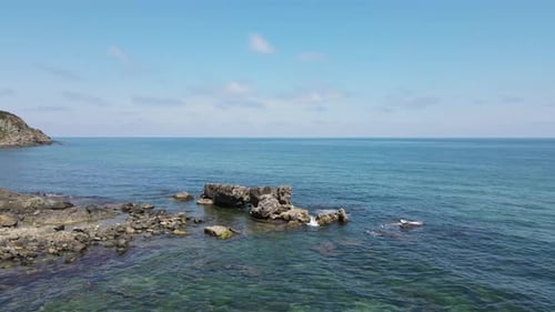 una tranquila vista al mar con un Zumbido