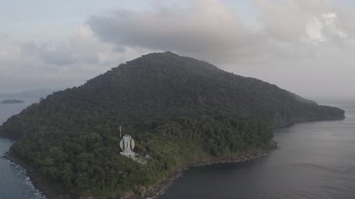 AH - Archivo sin procesar S-LOG - Vista aérea del monumento al kilómetro cero (Kilómetro Nol) de Indonesia
