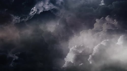 schwarze Wolken begleitet von Gewittern 4k.