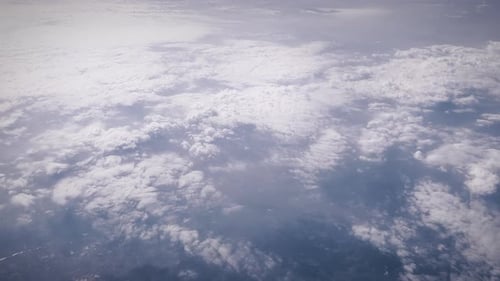 Por encima de las nubes