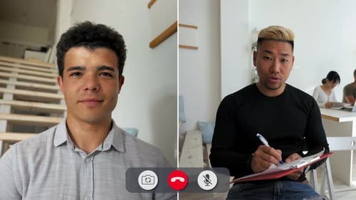 Discussion en ligne entre amis discutant de projets personnels