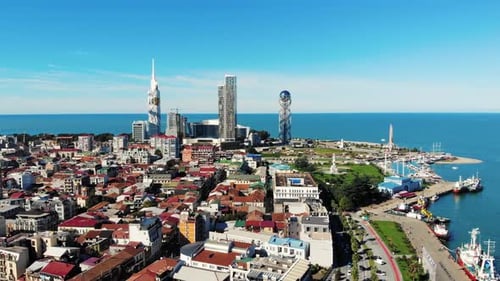 Batumi, Georgia, vista aérea. Ciudad turística junto al mar. Vista de Zumbido en la ciudad de Batumi