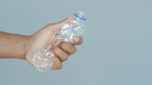 Hand Crushing Clear Plastic Bottle for Recycling