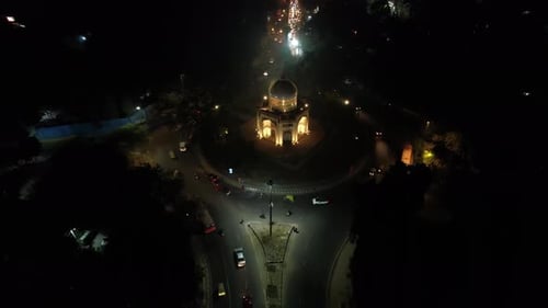 Images aériennes par Drone du rond-point de la route Sabz Burj à New Delhi, en Inde, la nuit