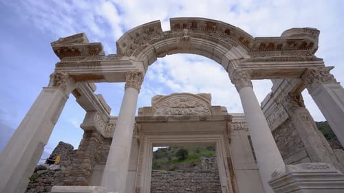 Le temple d'Hadrien dans l'ancienne ville d'Éphèse 4K