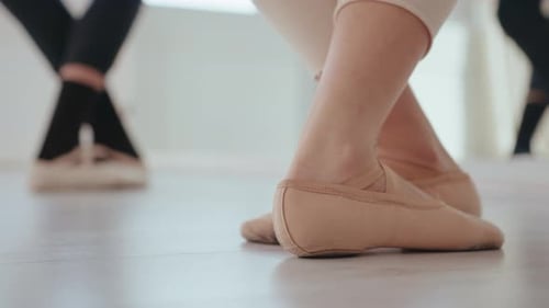 Feet of Ballet Dancers répétant en studio