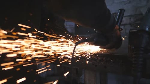 Craftsman Use Saw Cutting Machine to Cut Metal Detail