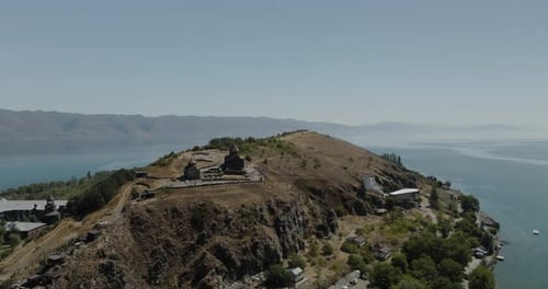 Luftaufnahme des Klosters Sevanavank, Armenien.