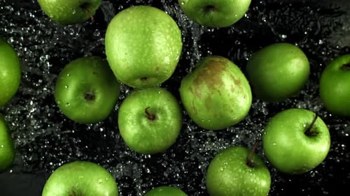 Apples Rise and Fall wurde mit einer Hochgeschwindigkeitskamera mit 1000 Bildern pro Sekunde gefilmt