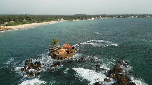 Secluded Island House Enveloped By Waves Serenity Romantic Getaways Exclusive Holiday Retreats Film