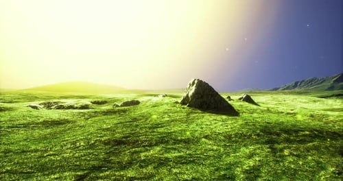 Paysage verdoyant avec des formations rocheuses sous la lumière du soleil