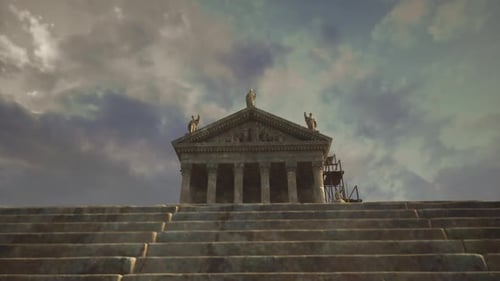 Historisches Tempelgebäude von einer Treppe aus gesehen vor einem Dramatisch Himmel