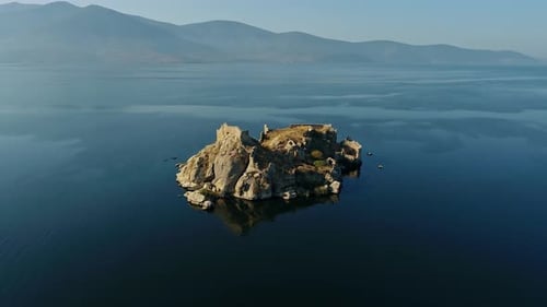 Historical Ruins, Island Lake